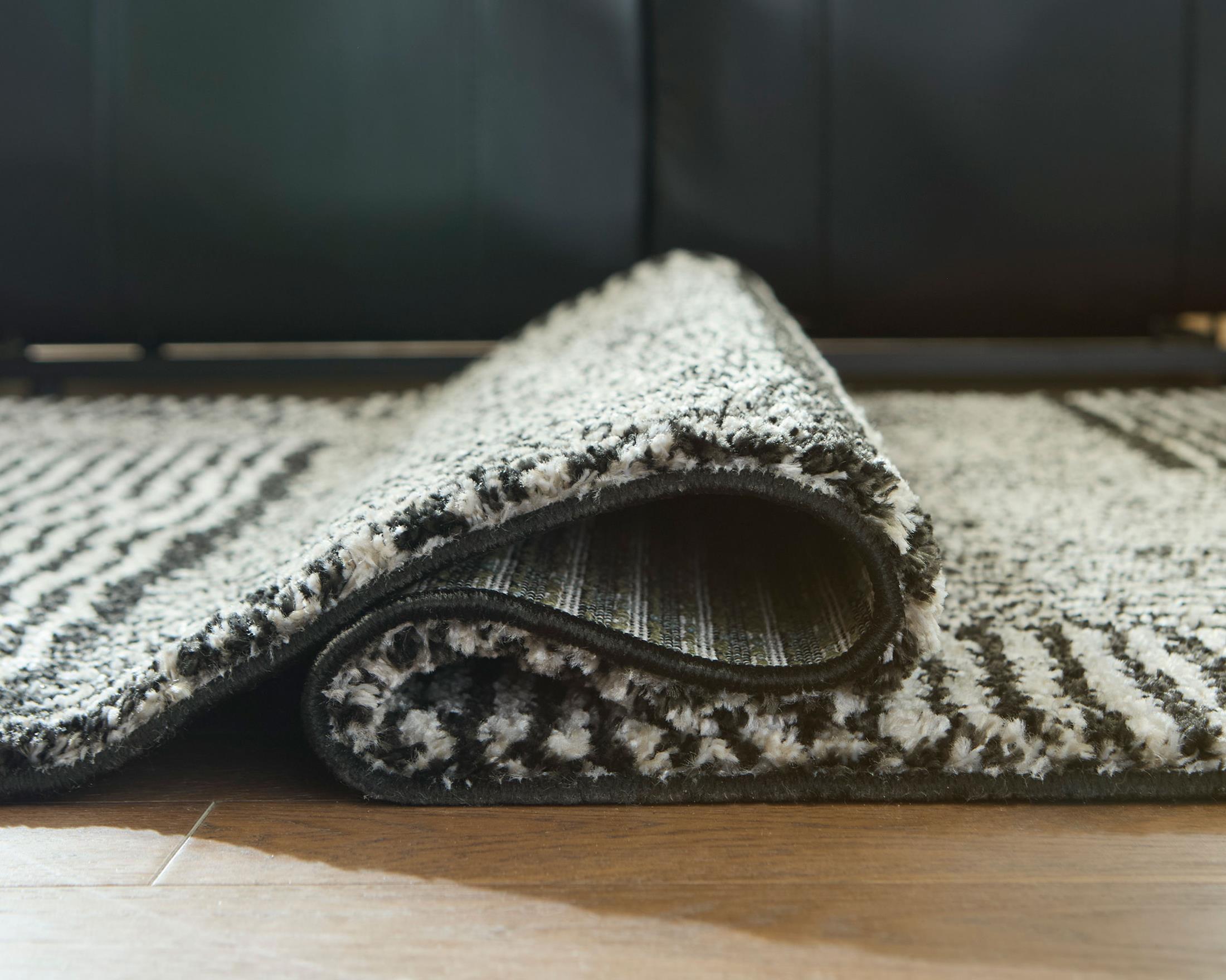 Kurtmen Medium Rug